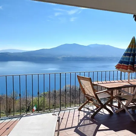 In With Maggiore Views