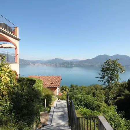 In With Maggiore Views Apartment *