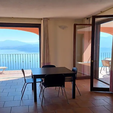 In With Maggiore Views * Oggebbio