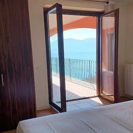 In With Maggiore Views