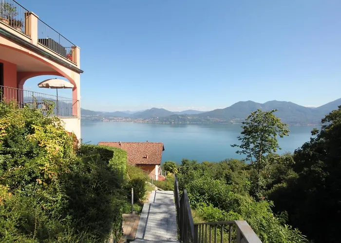 In With Maggiore Views Apartment *