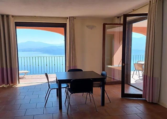 In With Maggiore Views * Oggebbio