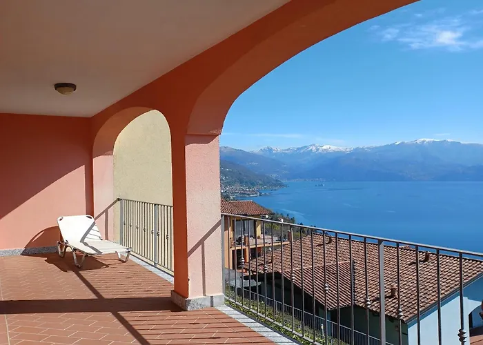 In With Maggiore Views Apartment *